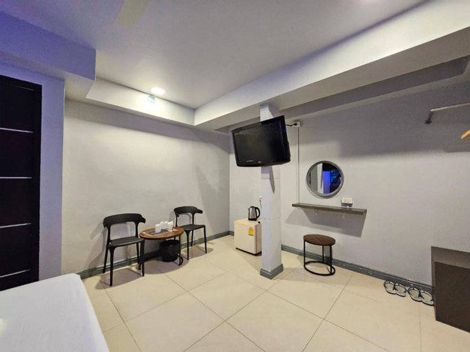 Hollywood Dannok Hotel, Sadao