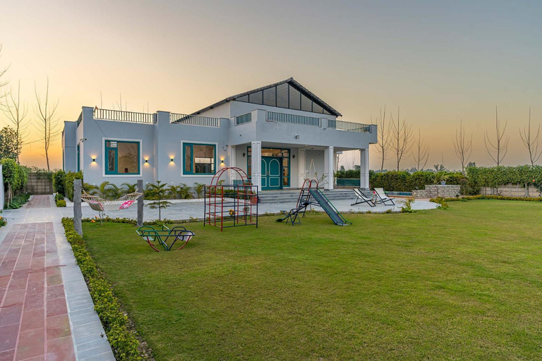 Exterior & Views