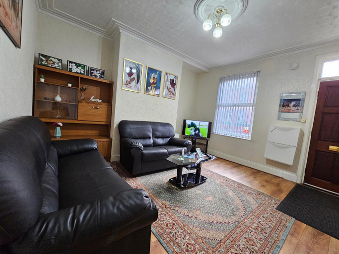 Others 3, Bright sunny, double bed with garden, TV and Wi-Fi, Leeds