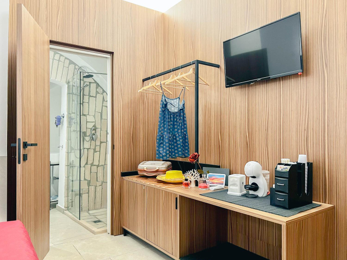 Others 5, Messapica Home, Brindisi