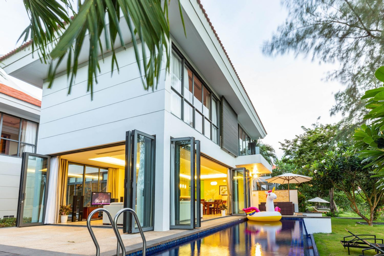 Exterior & Views