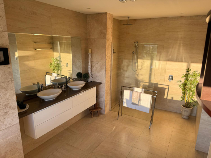 Bathroom 3, Luxury Truffle Farm Stay Near Melbourne with Stunning Views Scotch Hill, Baw Baw - Pt B West