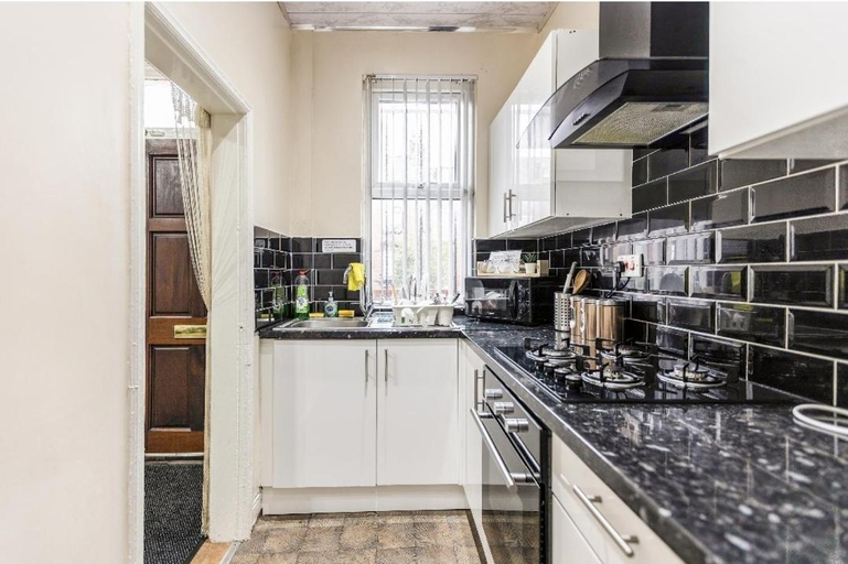 Others 5, Bright sunny, double bed with garden, TV and Wi-Fi, Leeds