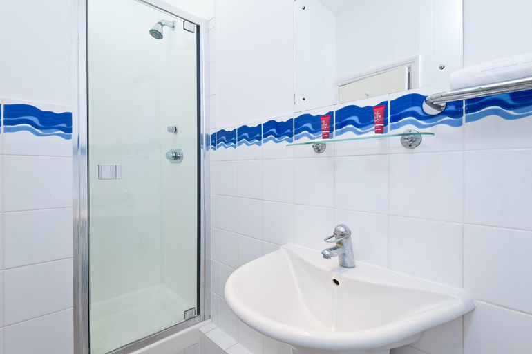 Bathroom 4, Hamptons Brighton, Brighton and Hove