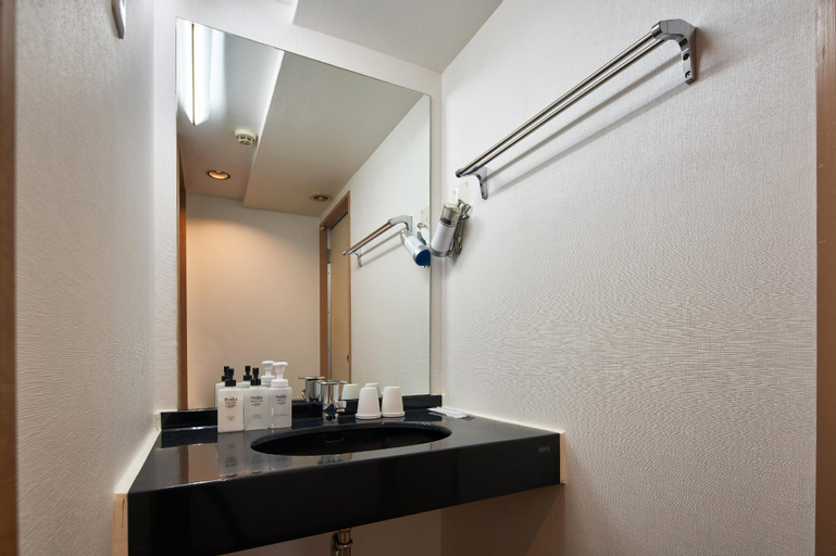 Bathroom 23