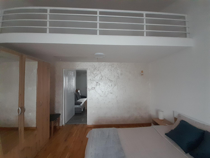 2, Nemanjina Centar, Pančevo