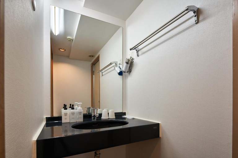 Bathroom 28