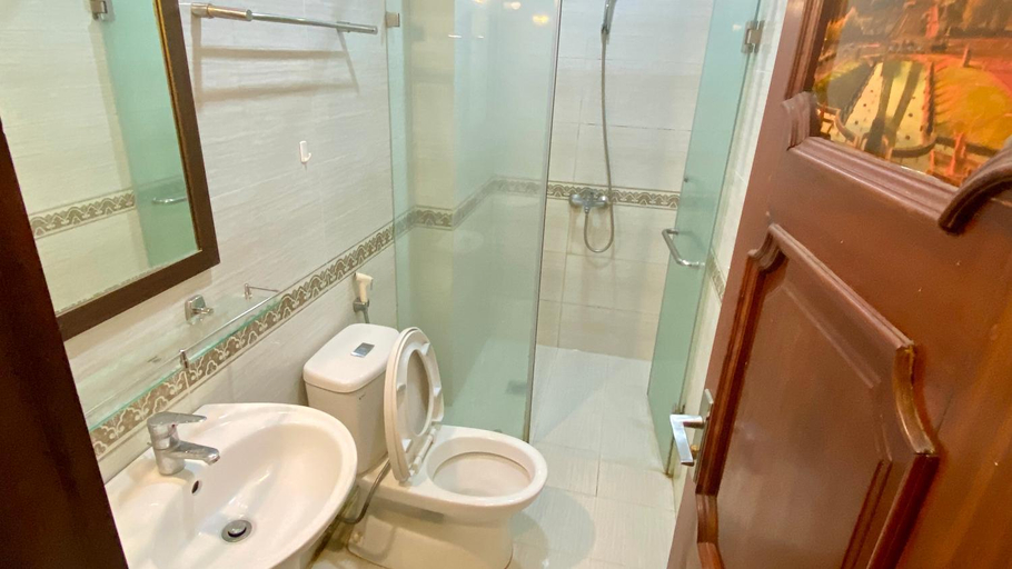 Bathroom 3, Era Apartment Dong Cac, Đống Đa