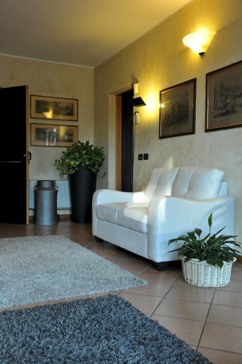 Others 5, Hotel Parco, Piacenza