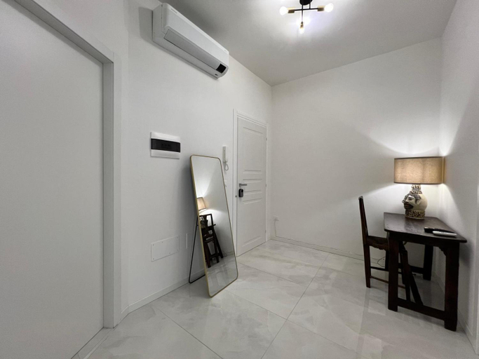 Others 4, Frame of Verona Apartments, Verona