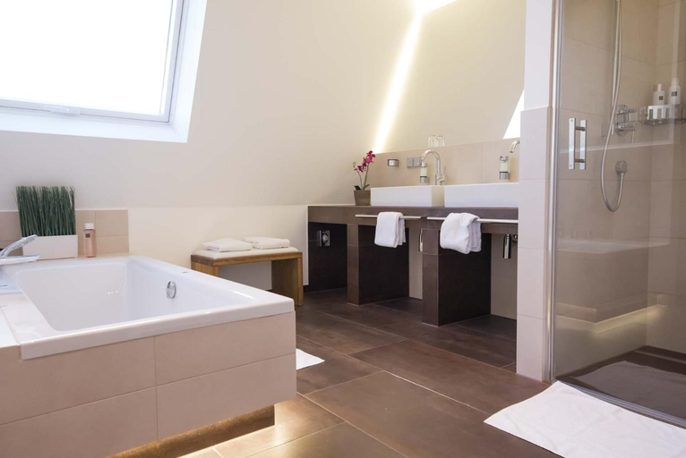 Bathroom 13