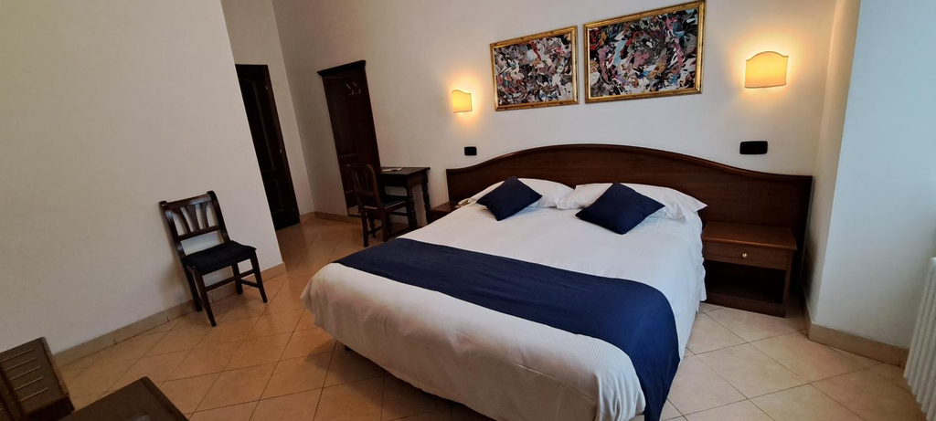 Others 4, Hotel Bonazzi, Perugia