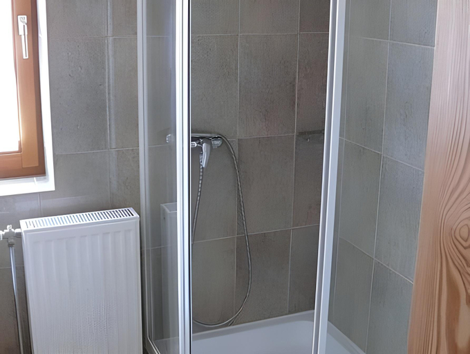 Bathroom 3, Lukacs Haz, Csepreg