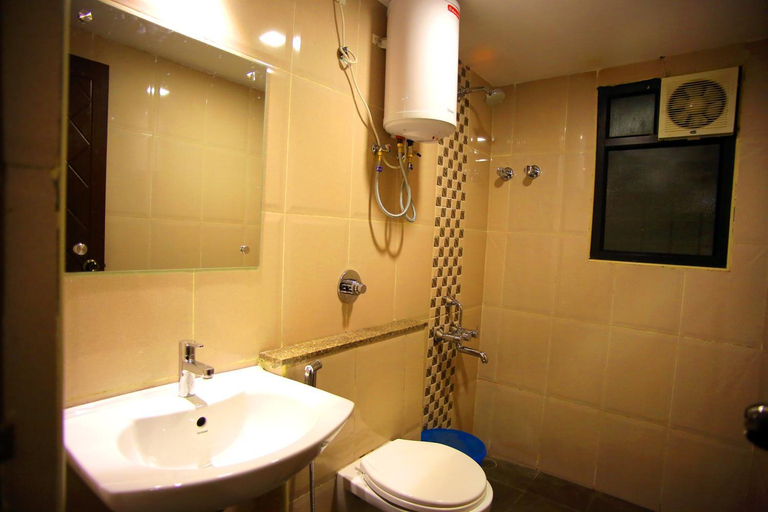 Bathroom 4, The Lounge Business Hotel, Bangalore