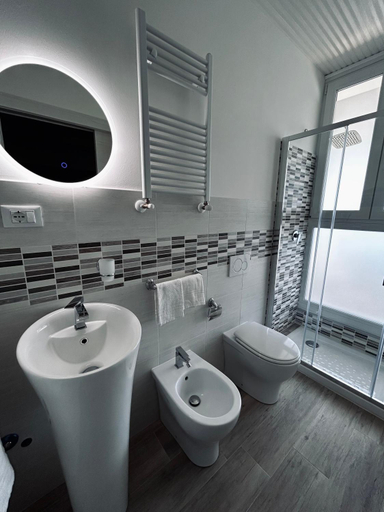 Bathroom 14
