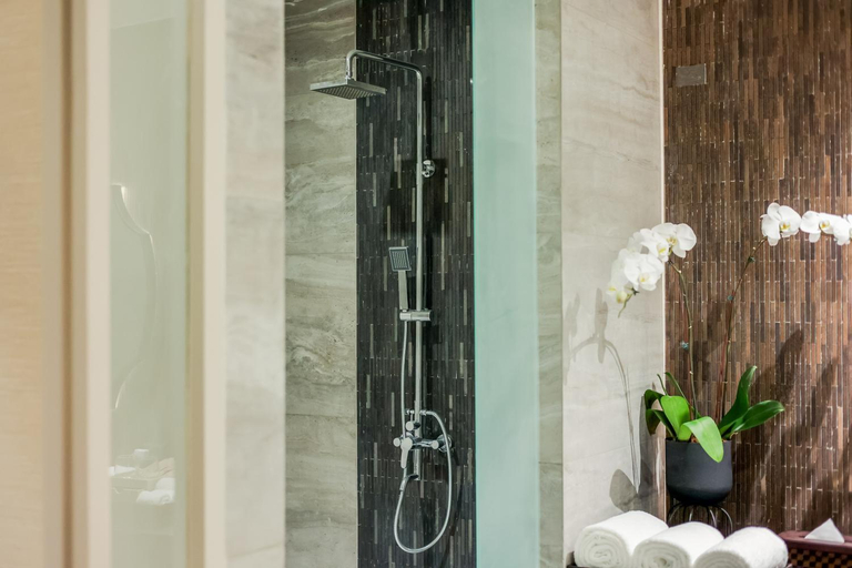 Bathroom 5, Brittany Hotel Villar City, Bacoor