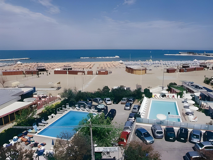 Others 3, Residence Record, Rimini