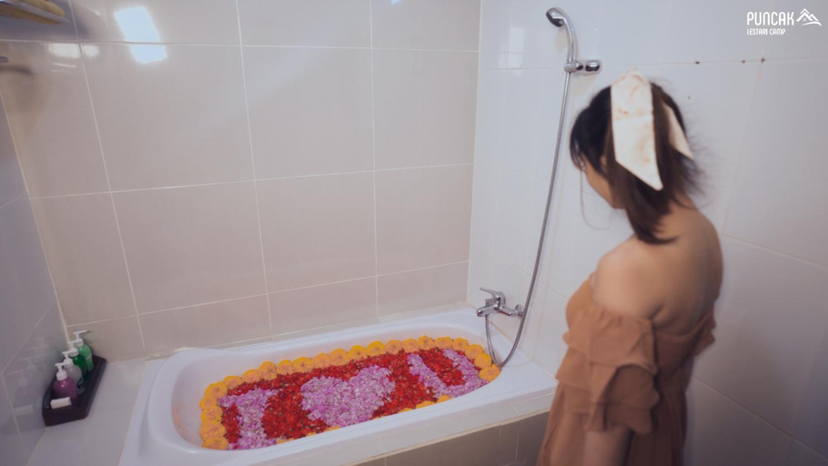 Bathroom, Puncak Lestari Villa Bedugul by BIJAK, Tabanan