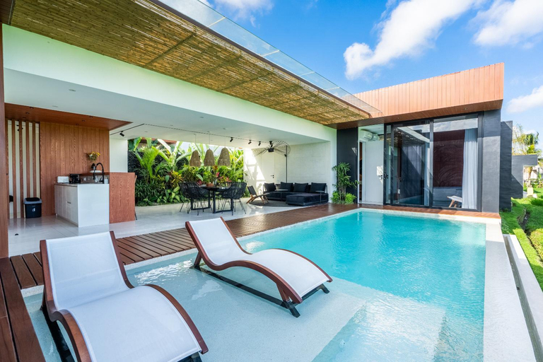 Swimming Pool 13