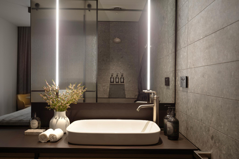Bathroom 27