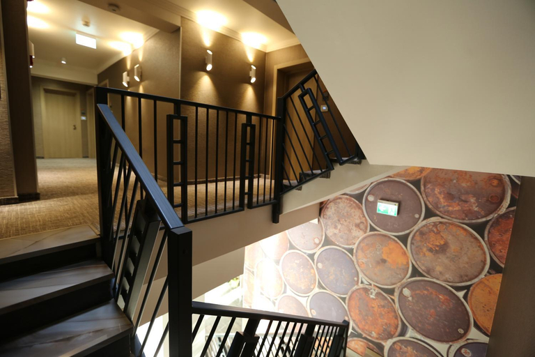 Others 4, Hotel Baril, Hateg