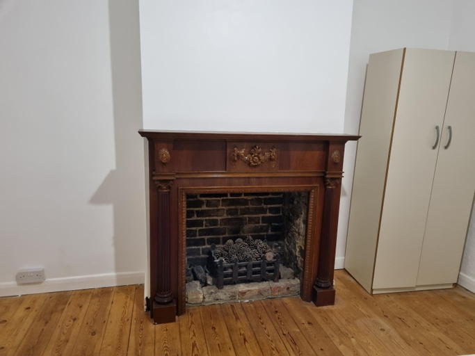 Others 4, Cozy House with Character & Garden., London