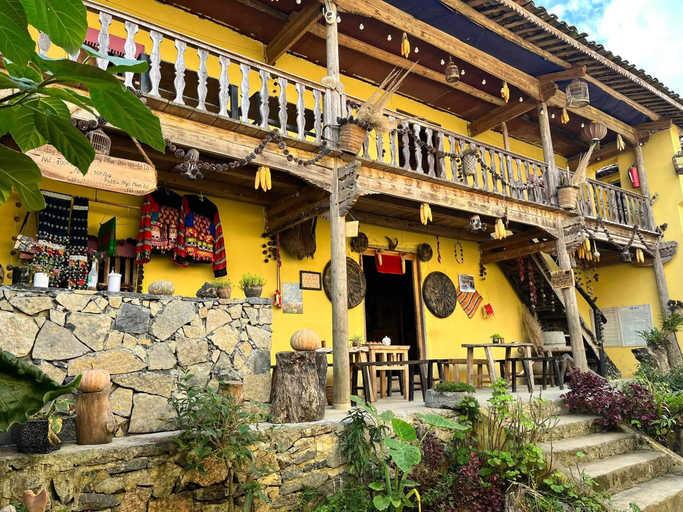 Exterior 3