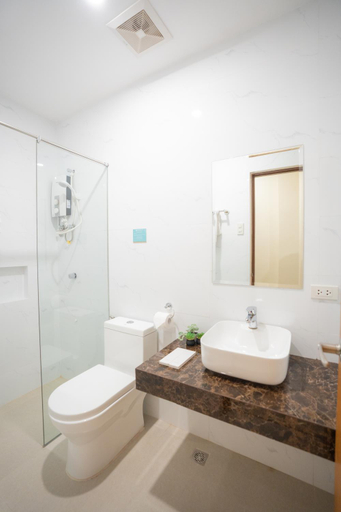 Bathroom 3, Sundaze Hotel, Naga