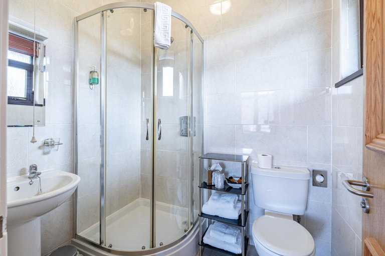 Bathroom 4, The Royal Hotel, Highland