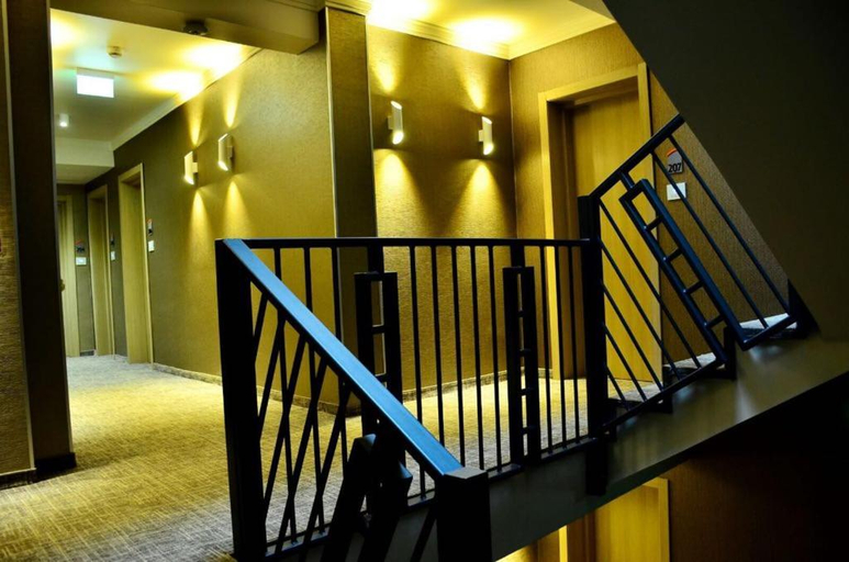 Others 5, Hotel Baril, Hateg