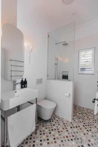Bathroom 14