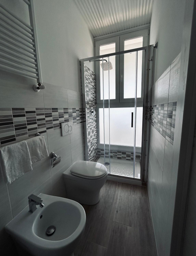 Bathroom 15