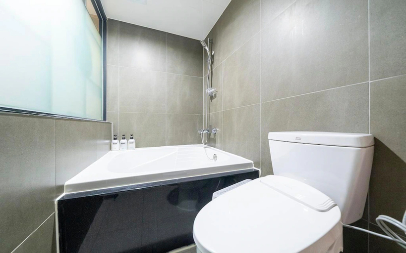 Bathroom 3, Chuncheon Urbane Hotel, Chuncheon