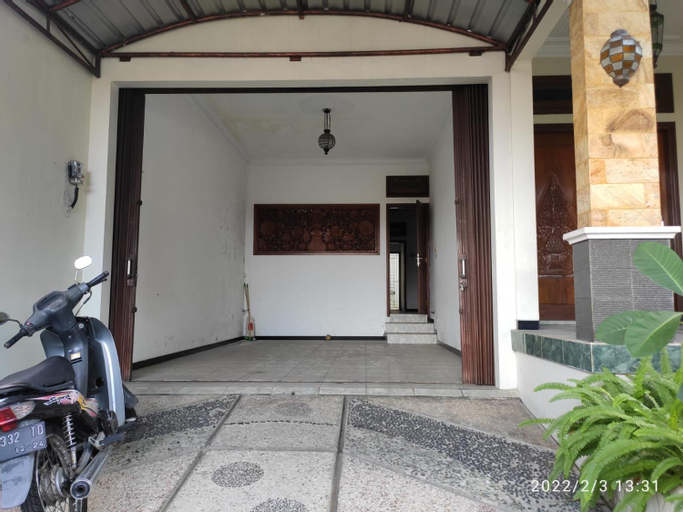 Exterior & Views, Kelana 1 Luxury Homestay Semarang, 3 bedrooms, Semarang