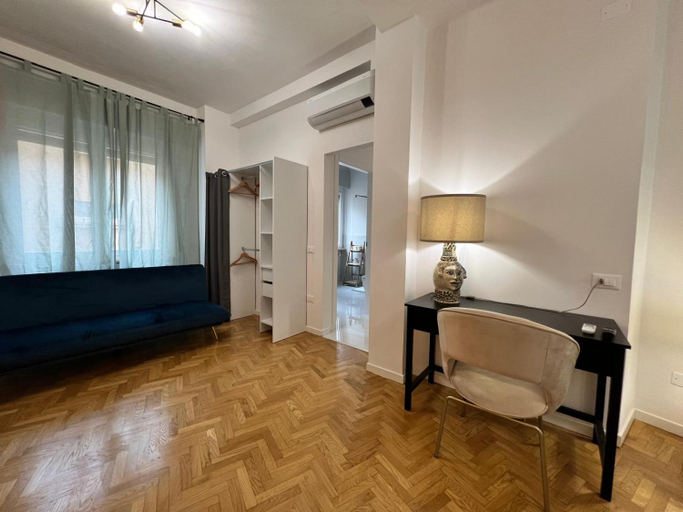 Others 5, Frame of Verona Apartments, Verona