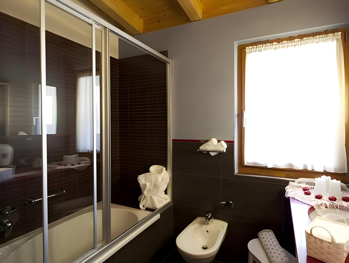 Bedroom 2, Mountain Hotel Mezdi, Bolzano