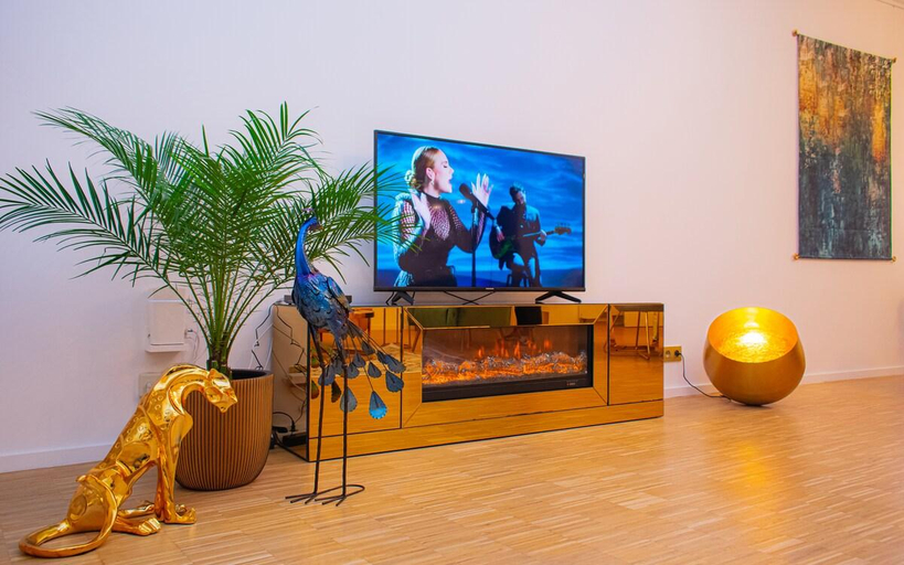 Others 3, R213 - Modern 2-BR Urban Escape with ♡ Terrace, Bruxelles