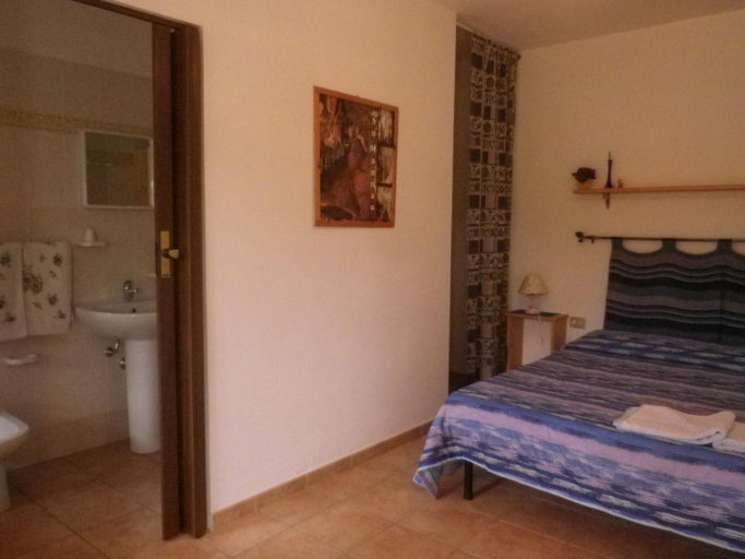 Bedroom 2, Centro di Turismo Equestre SHANGRILA', Carbonia-Iglesias