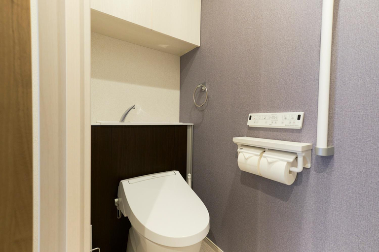 Bathroom 16