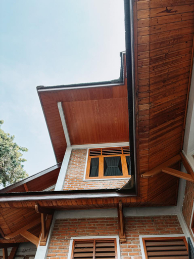 Exterior 9