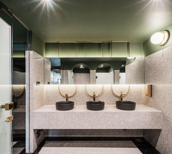 Bathroom 18