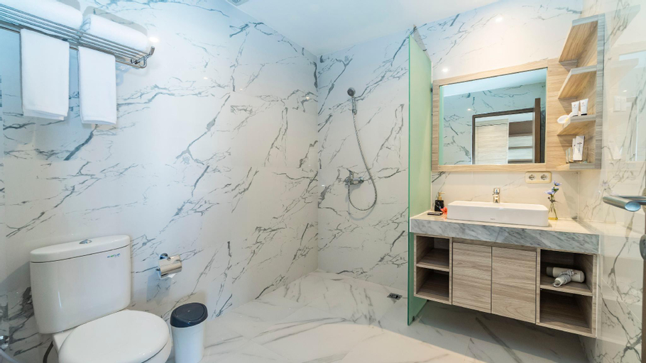 Bathroom 12