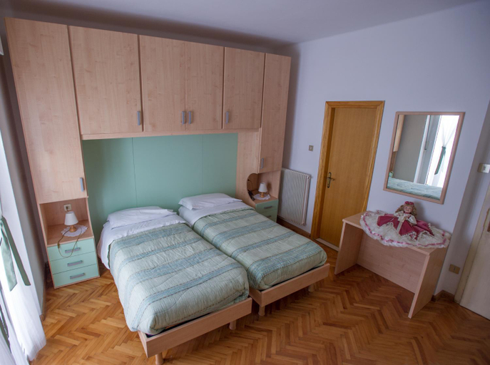 Others 5, Albergo Italia, Trento