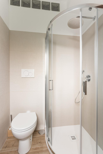 Bathroom 5, Amelia 5, Rome