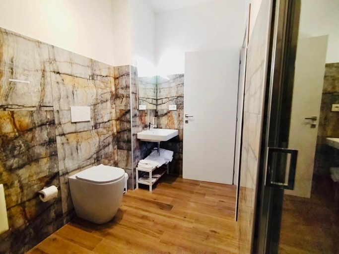 Bathroom 19