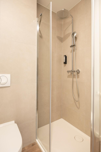 Bathroom 12
