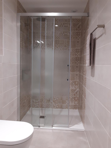 Bathroom 2, Le Moulin du Comte, Gers