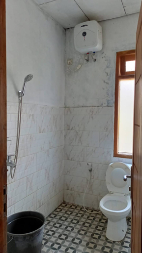 Bathroom 5, Srawung Sareng, Semarang
