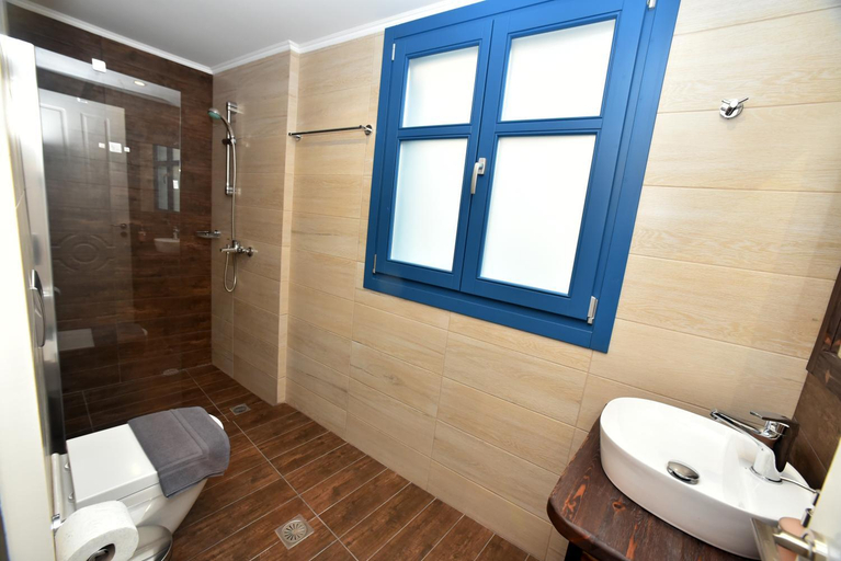 Shower 5, Shining Star Petra, North Aegean