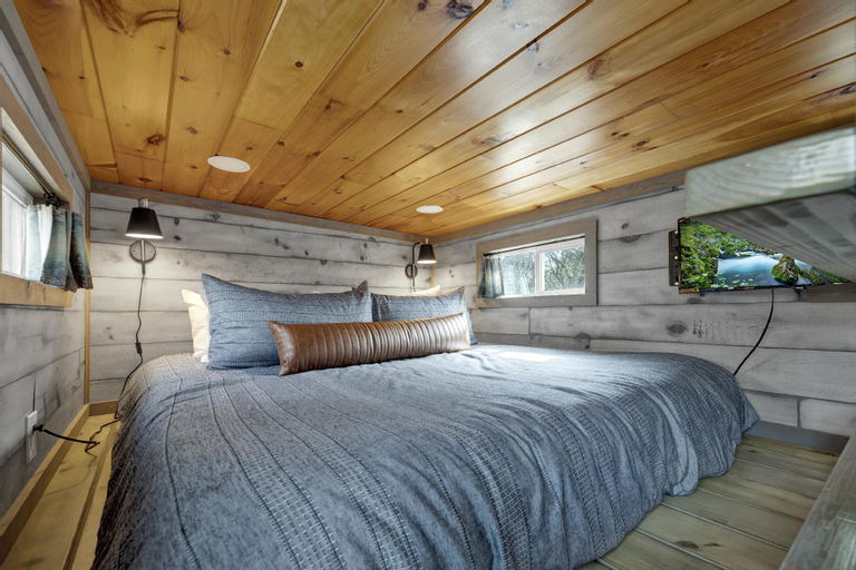 Bedroom 2, Willie the Modern Tiny Home w/Hot-tub & FireTable, Gillespie